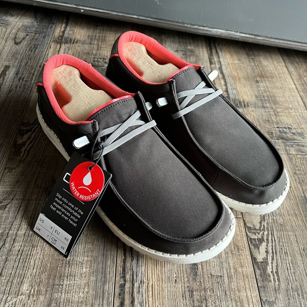 Hey Dude Wendy Adv. Black, Water Resistant Size 9